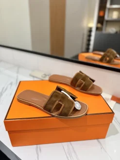 Alternative view of HERMES Slides & Slippers Suede-Leather (Brown) EU35-40 B60202606031617119
