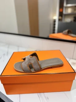 HERMES Slides & Slippers Suede-Leather (Gray-Brown) EU35-40 B60202606031628119