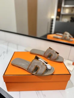 Alternative view of HERMES Slides & Slippers Suede-Leather (Gray-Brown) EU35-40 B60202606031628119