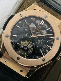 Alternative view of HUBLOT Classic Fusion Automatic (Black Dial) 42mm HB C9002026060403741179