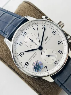 Alternative view of IWC Portuguese Automatic V2 (White Dial) 40mm ZF A850202606040394589