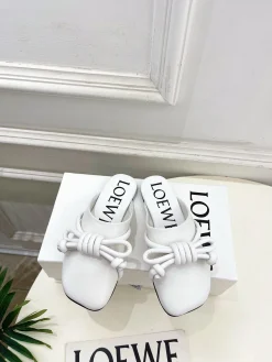 LOEWE Slides & Slippers Leather (White-Black) EU35-39 B70202606031737119