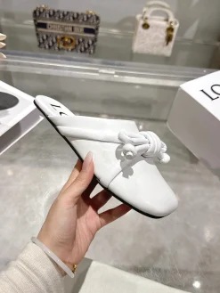 LOEWE Slides & Slippers Leather (White) EU35-41 B30202606031739109
