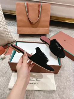 LORO PIANA Slides & Slippers Suede (Black-Pink) EU33-42 B20202606031818109