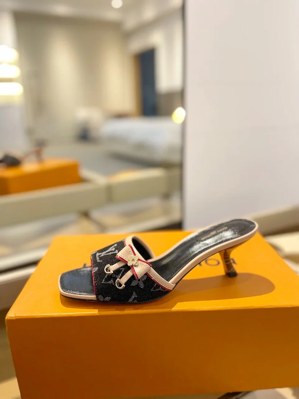 LV Sandals & Mules Canvas-Leather (Black-Beige-Red) EU34-42 B90202606032089129
