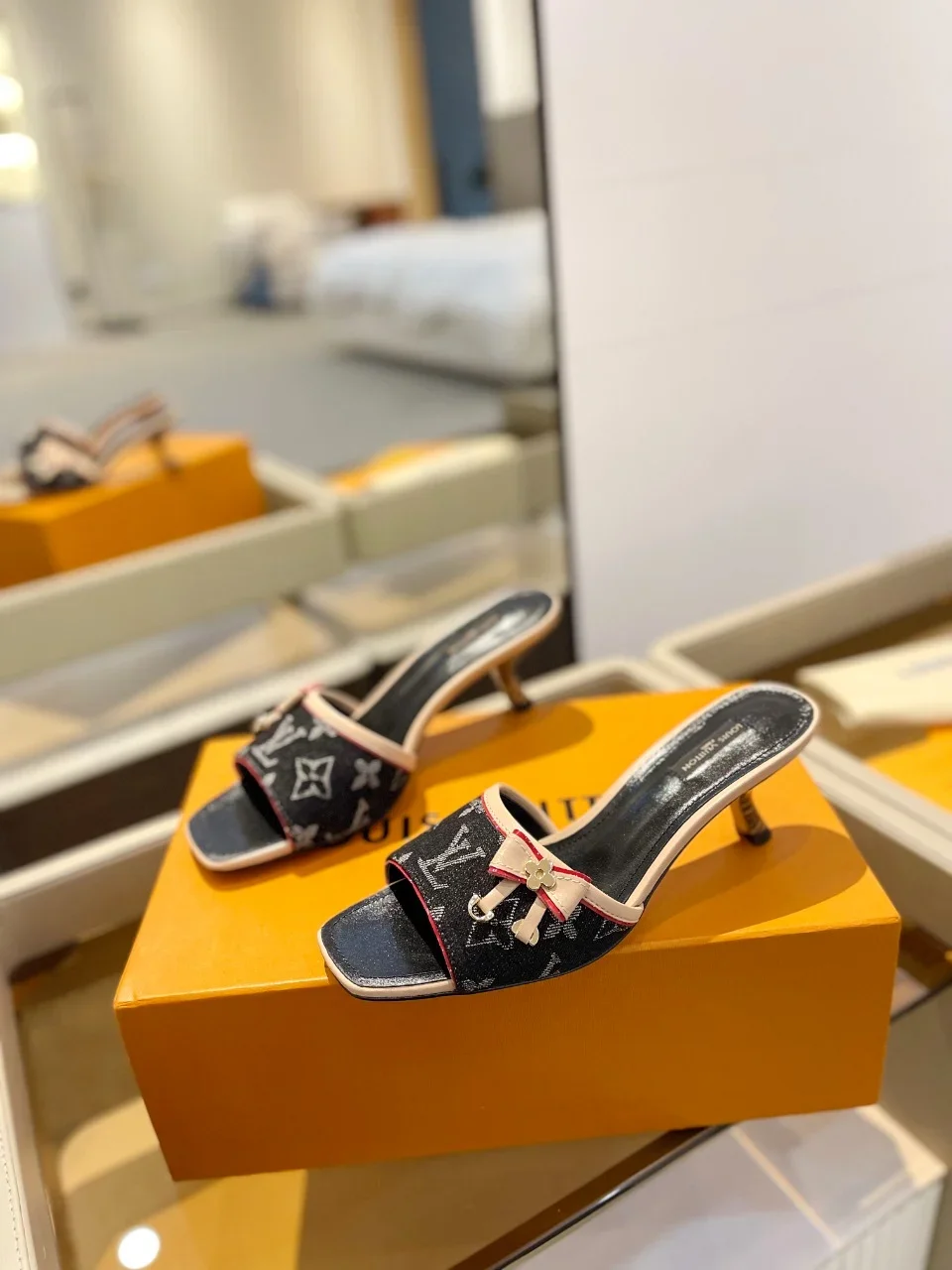 LV Sandals & Mules Canvas-Leather (Black-Beige-Red) EU34-42 B90202606032089129 - Image 3