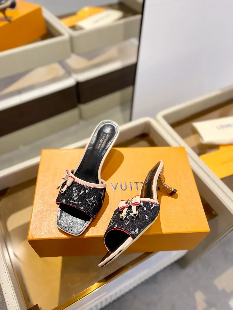 LV Sandals & Mules Canvas-Leather (Black-Beige-Red) EU34-42 B90202606032089129 - Image 5