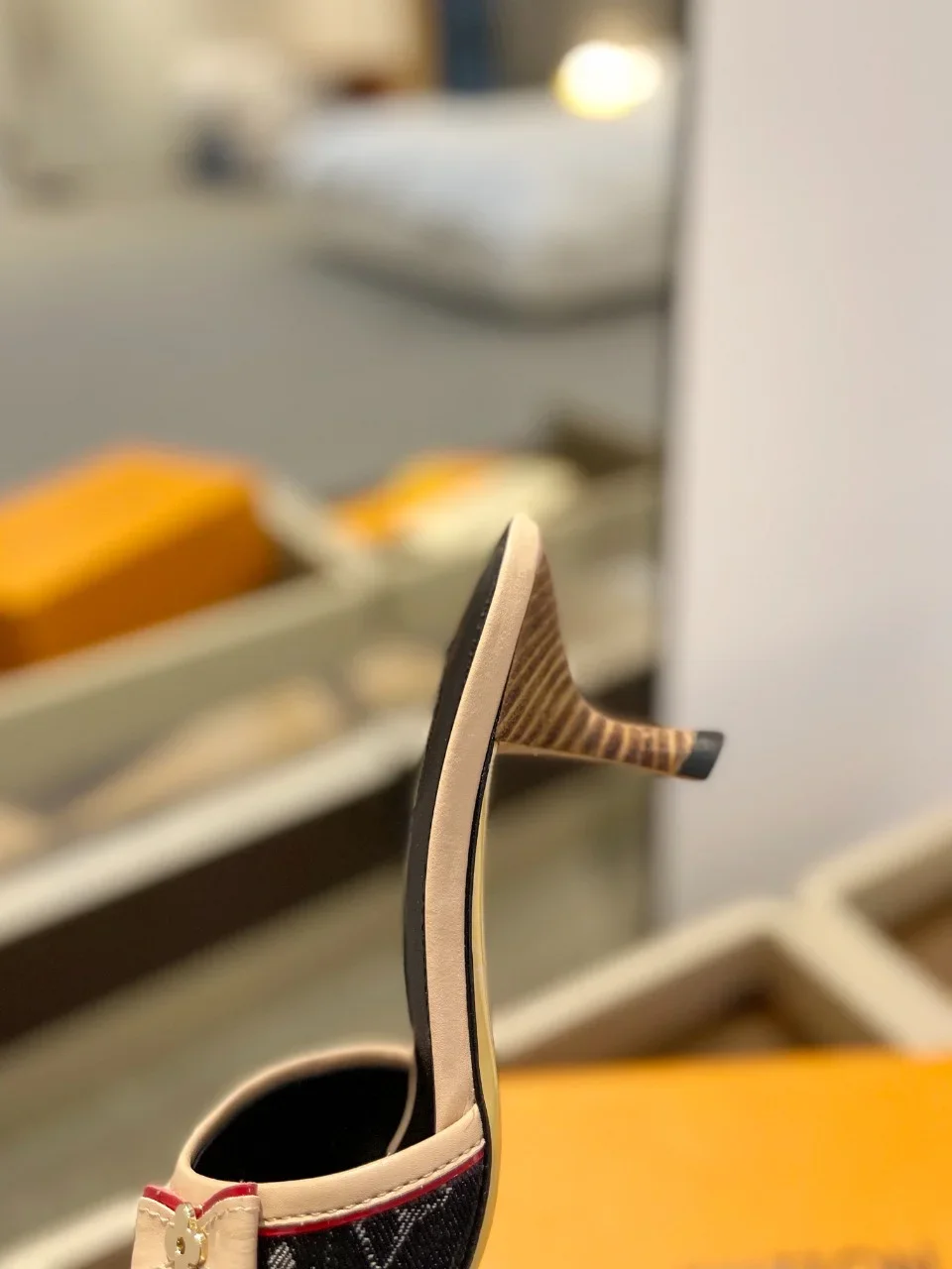 LV Sandals & Mules Canvas-Leather (Black-Beige-Red) EU34-42 B90202606032089129 - Image 9