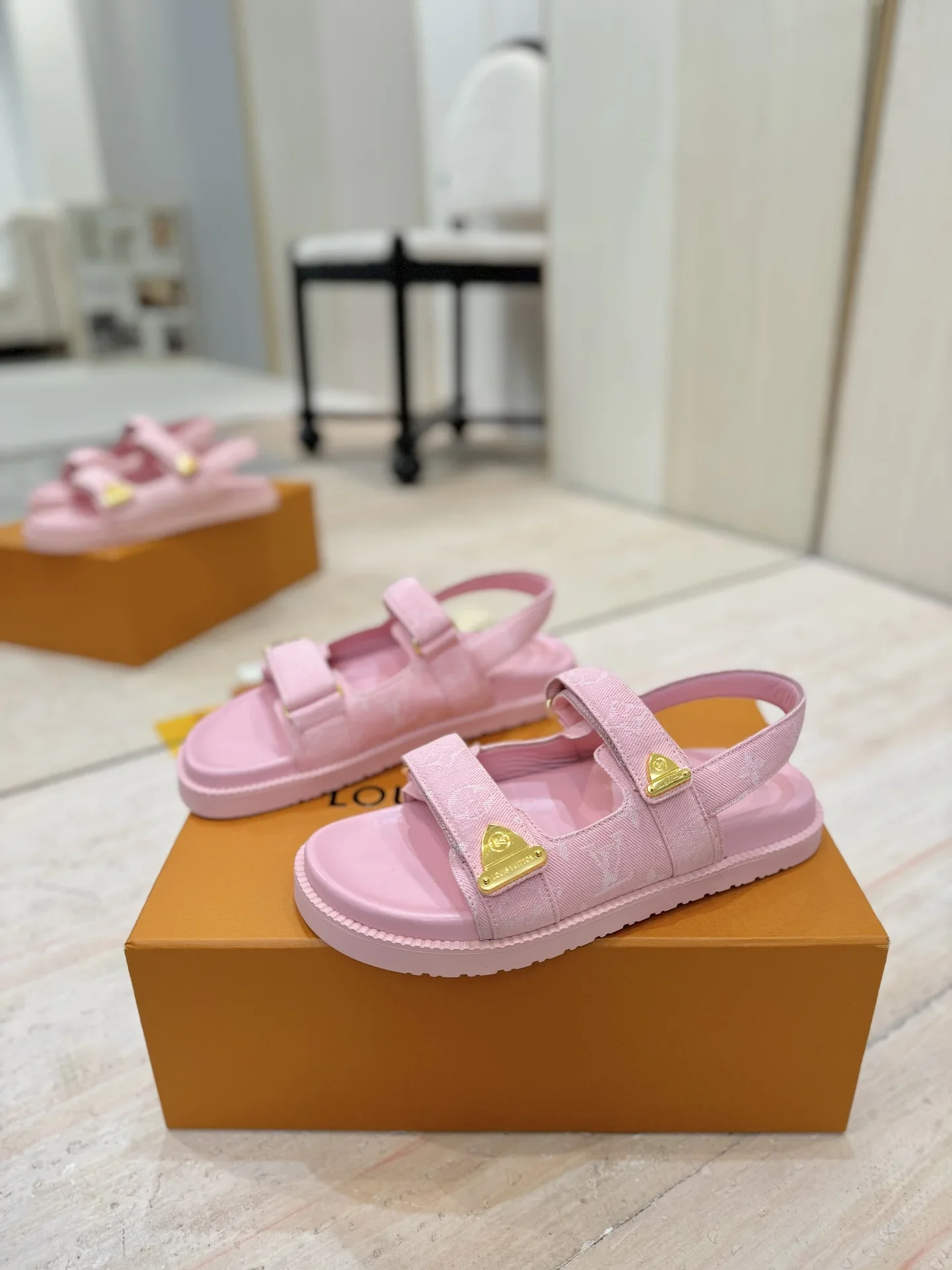 LV Sandals & Mules Canvas (Pink-Gold) EU35-39 C00202606032042129 - Image 5
