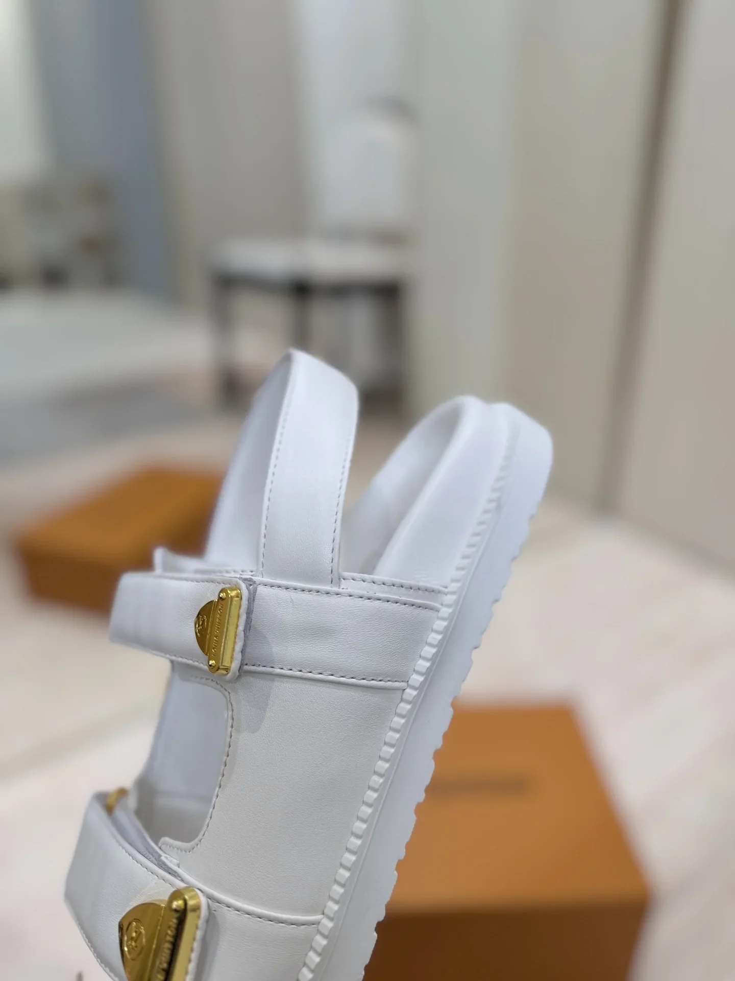 LV Sandals & Mules Leather (White-Gold) EU35-39 C00202606032063129 - Image 10