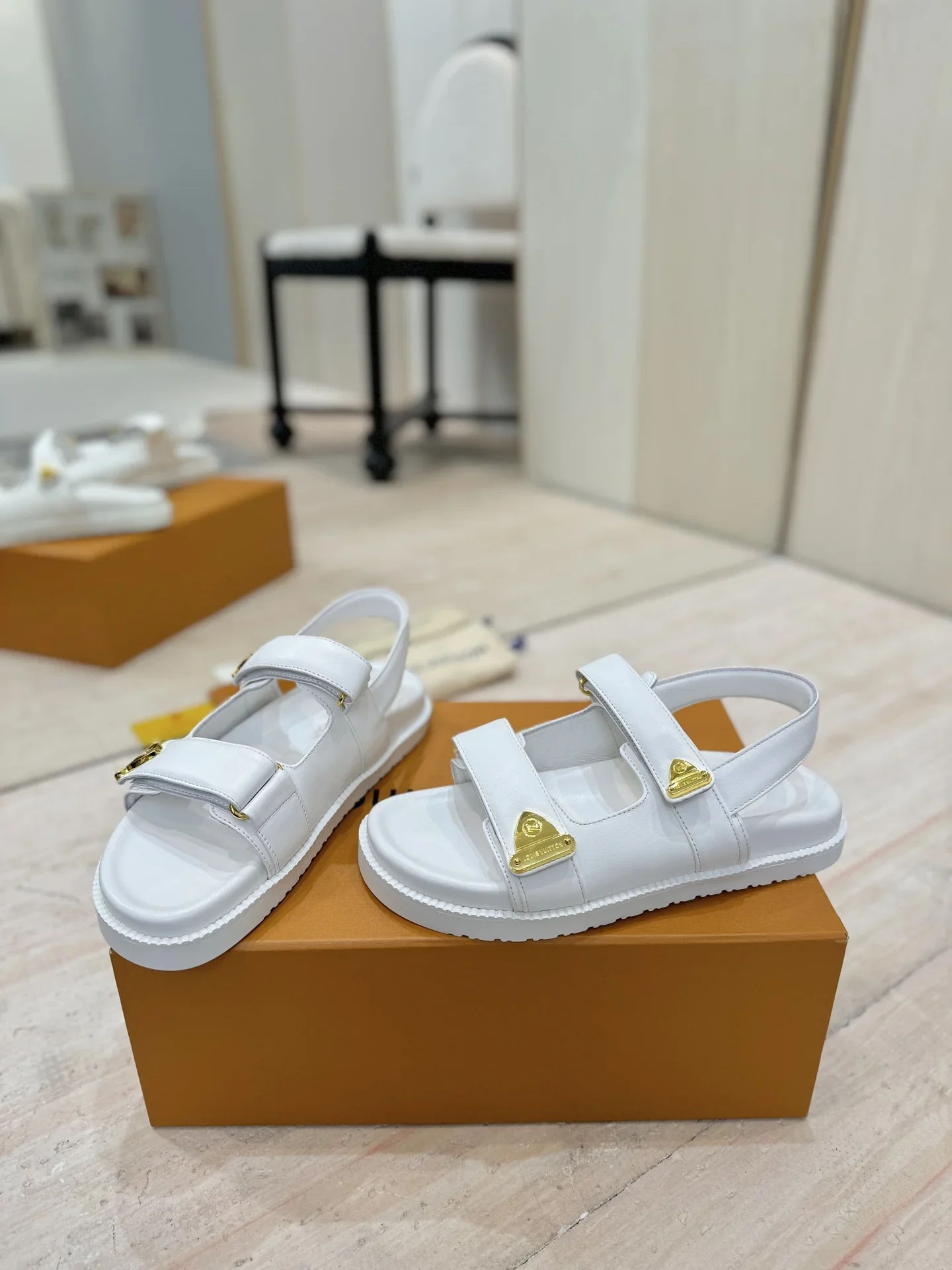 LV Sandals & Mules Leather (White-Gold) EU35-39 C00202606032063129 - Image 6
