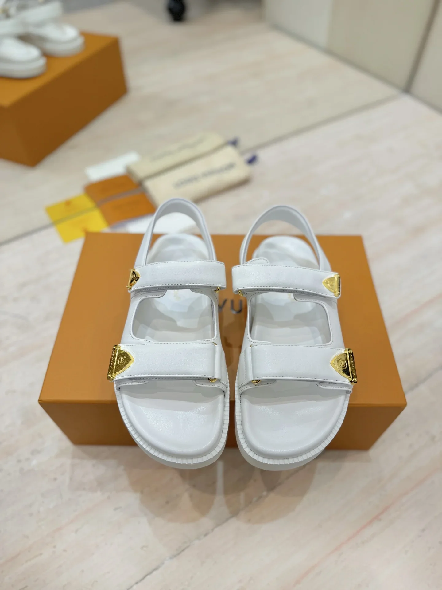 LV Sandals & Mules Leather (White-Gold) EU35-39 C00202606032063129 - Image 7