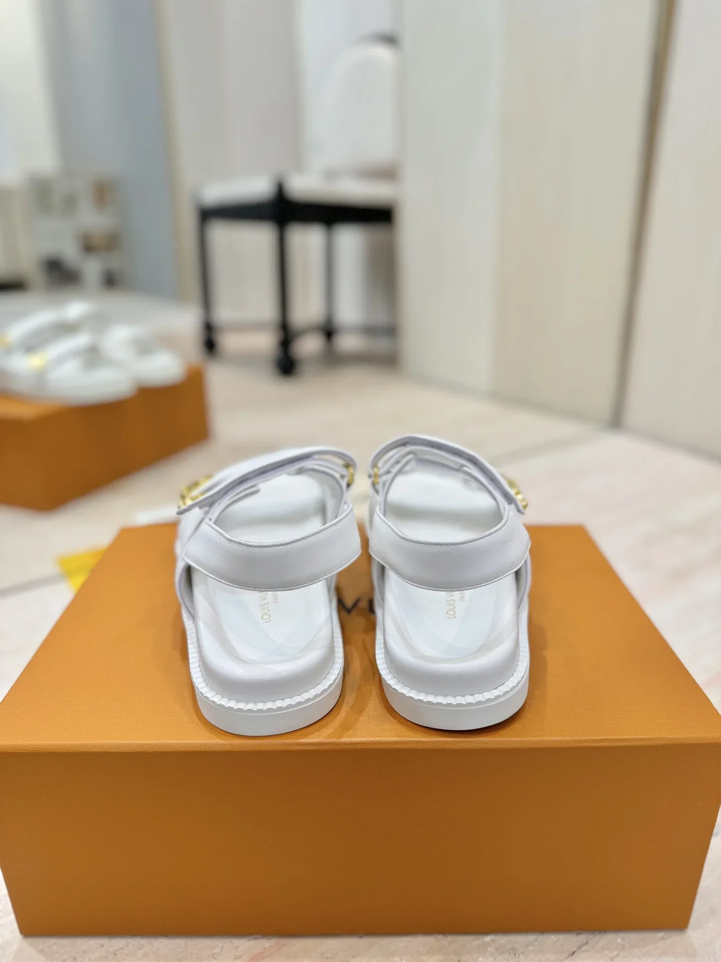 LV Sandals & Mules Leather (White-Gold) EU35-39 C00202606032063129 - Image 8