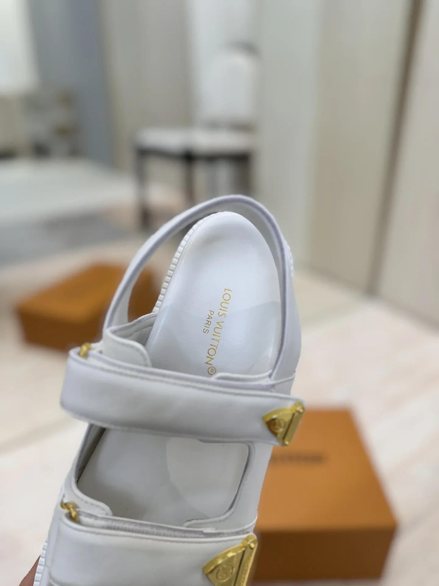 LV Sandals & Mules Leather (White-Gold) EU35-39 C00202606032063129 - Image 9