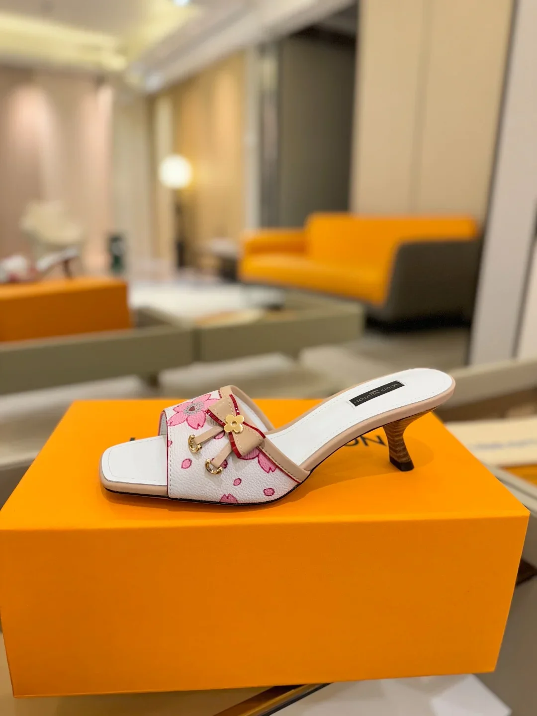 LV Sandals & Mules Leather (White-Pink-Beige) EU34-42 B90202606032093129