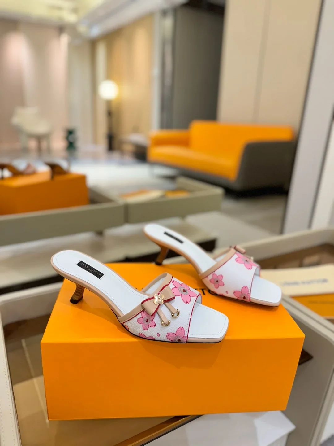 LV Sandals & Mules Leather (White-Pink-Beige) EU34-42 B90202606032093129 - Image 2