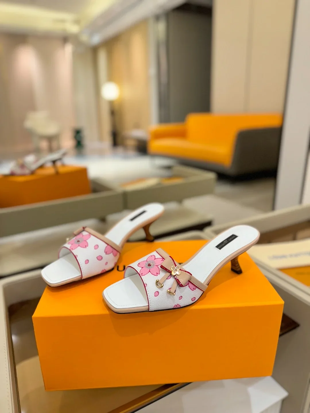 LV Sandals & Mules Leather (White-Pink-Beige) EU34-42 B90202606032093129 - Image 3