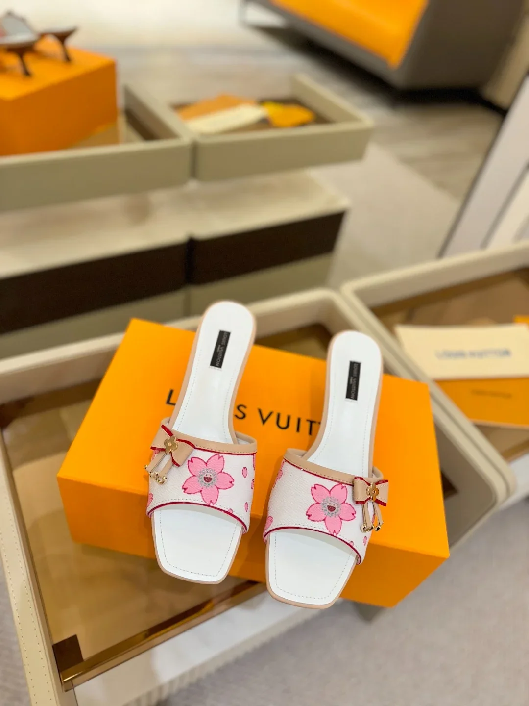 LV Sandals & Mules Leather (White-Pink-Beige) EU34-42 B90202606032093129 - Image 4