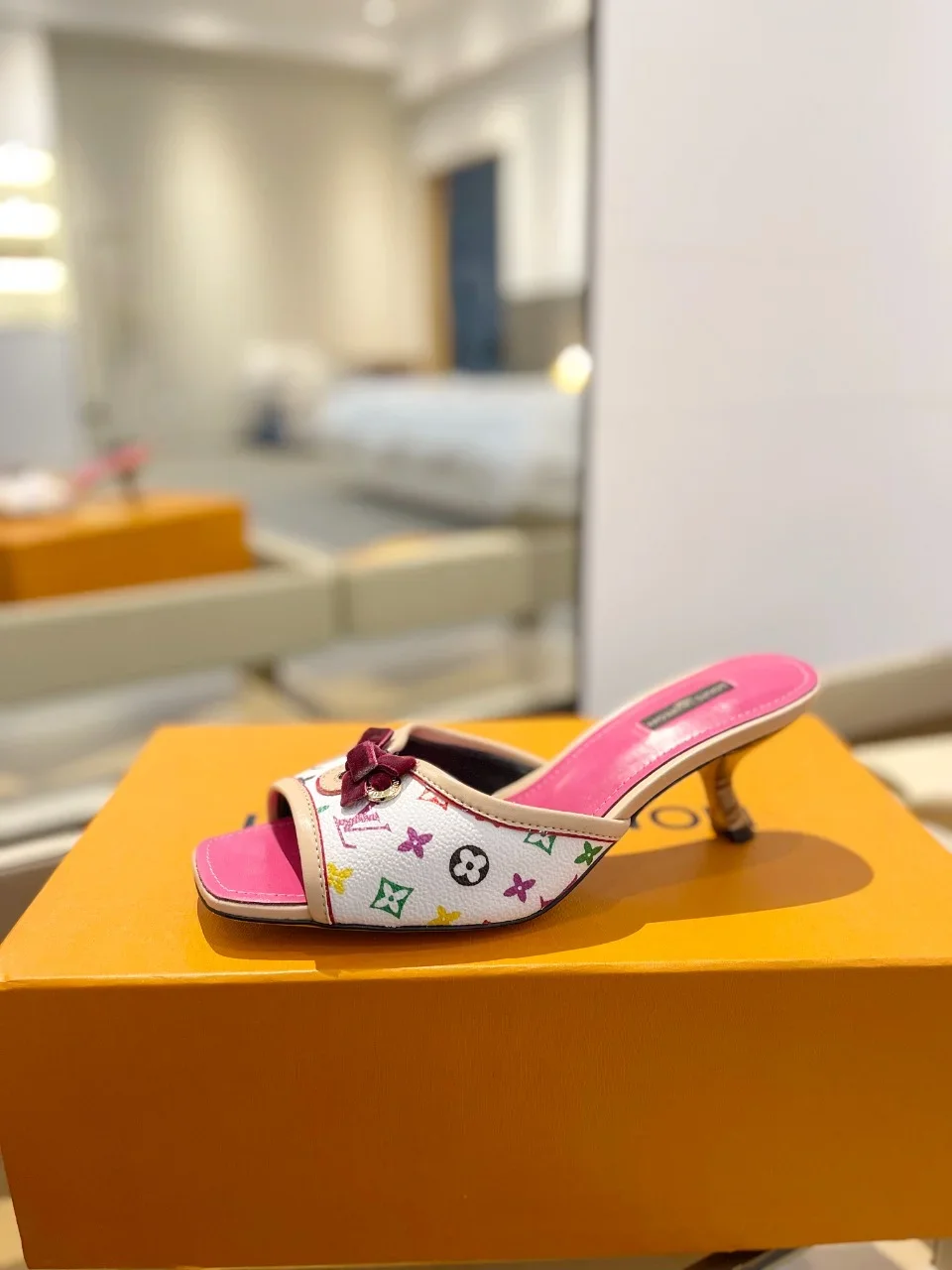 LV Sandals & Mules Leather (White-Pink-Red-Green-Yellow-Purple-Brown) EU34-42 B90202606032095129
