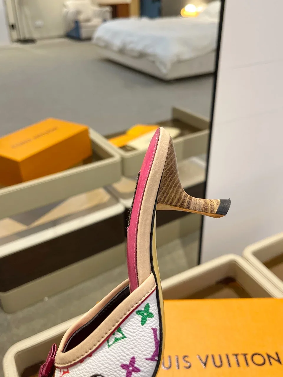LV Sandals & Mules Leather (White-Pink-Red-Green-Yellow-Purple-Brown) EU34-42 B90202606032095129 - Image 9