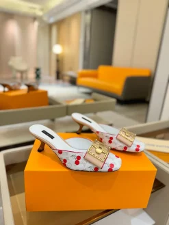 Alternative view of LV Slides & Slippers Canvas-Leather (White-Red-Beige) EU34-42 C00202606032246129
