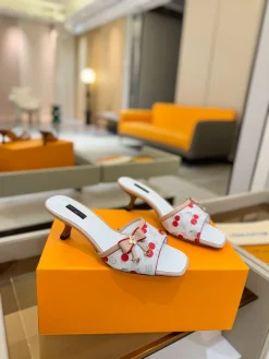 Alternative view of LV Slides & Slippers Canvas (White-Red-Beige) EU34-42 B90202606032219129