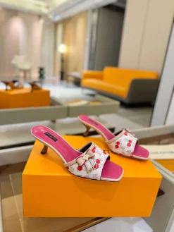 Alternative view of LV Slides & Slippers Canvas (White-Red-Pink) EU34-42 B90202606032249129