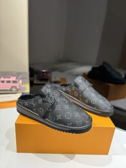 LV Slides & Slippers Coated Canvas-Fur (Black-Grey) EU35-45 B80202606032270129