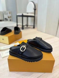 LV Slides & Slippers Leather (Black) EU35-45 B30202606032252109