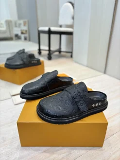 LV Slides & Slippers Leather (Black) EU35-45 B80202606032215129