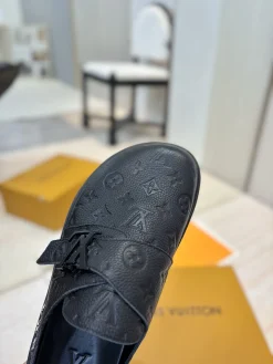 Alternative view of LV Slides & Slippers Leather (Black) EU35-45 B80202606032215129