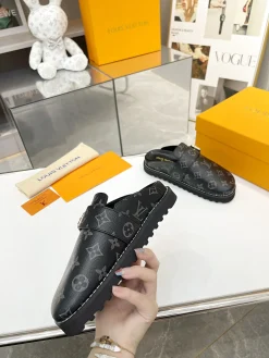 LV Slides & Slippers Leather (Black-White) EU35-45 B0020260603222099