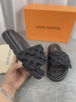 LV Slides & Slippers Rubber (Black) EU35-45 A5520260603228089