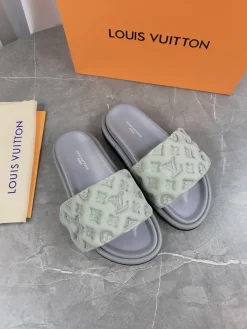 Alternative view of LV Slides & Slippers Rubber (Blue-Black-Pink-Green-Beige-Grey-Light Green) EU35-45 A5520260603219089