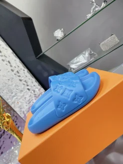 LV Slides & Slippers Rubber (Blue) EU35-45 A2020260603330079