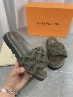 LV Slides & Slippers Rubber (Green-Black) EU35-45 A5520260603218789