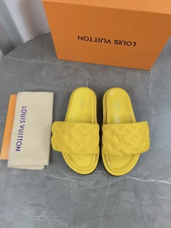 LV Slides & Slippers Rubber (Green-Yellow-Red-Blue) EU35-45 A5520260603219989