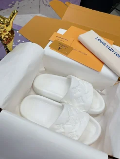 Alternative view of LV Slides & Slippers Rubber (White) EU35-45 A2020260603330879