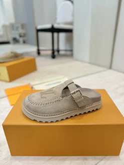LV Slides & Slippers Suede (Beige) EU35-40 B60202606032284119