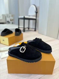 LV Slides & Slippers Suede (Black) EU35-45 B30202606032292109