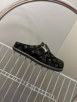 LV Slides & Slippers Suede (Black) EU39-45 B40202606032293109