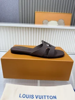 LV Slides & Slippers Suede (Brown) EU35-39 B20202606033315109