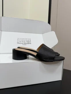 MAISON MARGIELA Slides & Slippers Leather (Black-Beige) EU35-41 B60202606032435119