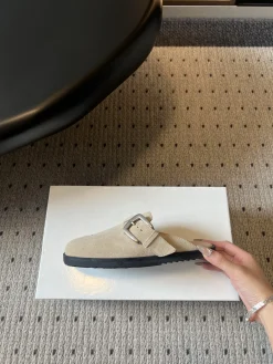 MAISON MARGIELA Slides & Slippers Suede (Beige-Black) EU35-41 B60202606032437119