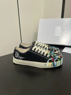 MAISON MARGIELA Sneakers & Trainers Canvas (Black-White-Multi) EU35-44 B80202606032442129