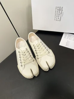Alternative view of MAISON MARGIELA Sneakers & Trainers Canvas (White) EU35-44 B60202606032443119