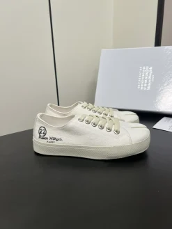 MAISON MARGIELA Sneakers & Trainers Canvas (White) EU35-44 B60202606032444119