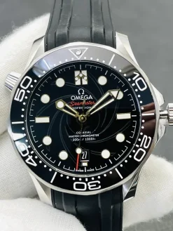 Alternative view of OMEGA Seamaster Automatic 300M (Black Dial) 42mm VS A850202606040194589