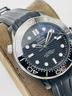 Alternative view of OMEGA Seamaster Automatic (Black Dial) 40mm OM A600202606040361519