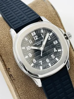 Alternative view of PATEK PHILIPPE Aquanaut Automatic (Black Dial) 40mm A600202606040243519